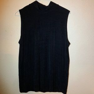 Flowy & Sleeveless Turtleneck